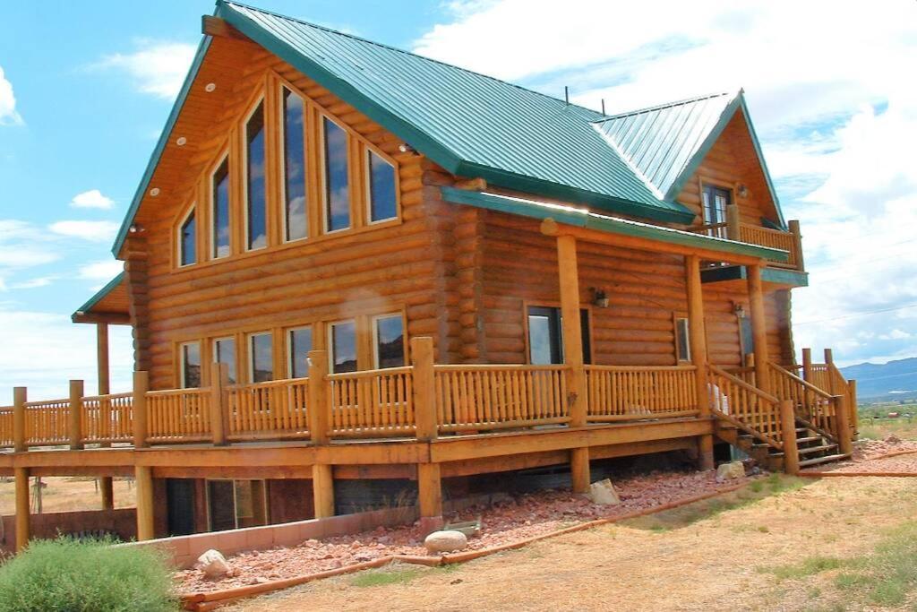 Red Rock Ranch Log Cabin: Large, Fully Furnished Escalante Exteriér fotografie